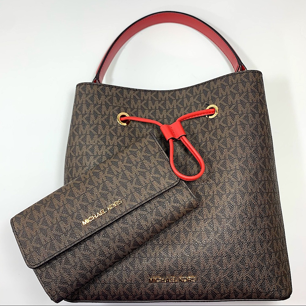 Michael Kors Suri Medium bucket bag and matching wallet set LIKE NEW!!